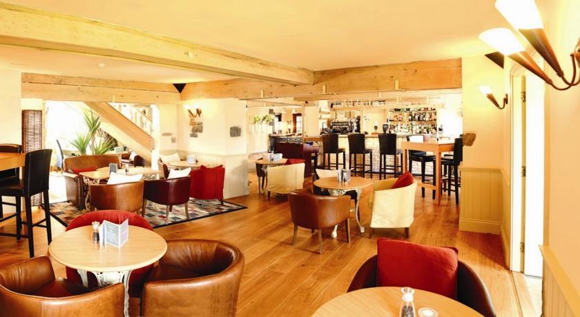 The Farmhouse Hotel And Restaurant Saint Saviour Ngoại thất bức ảnh
