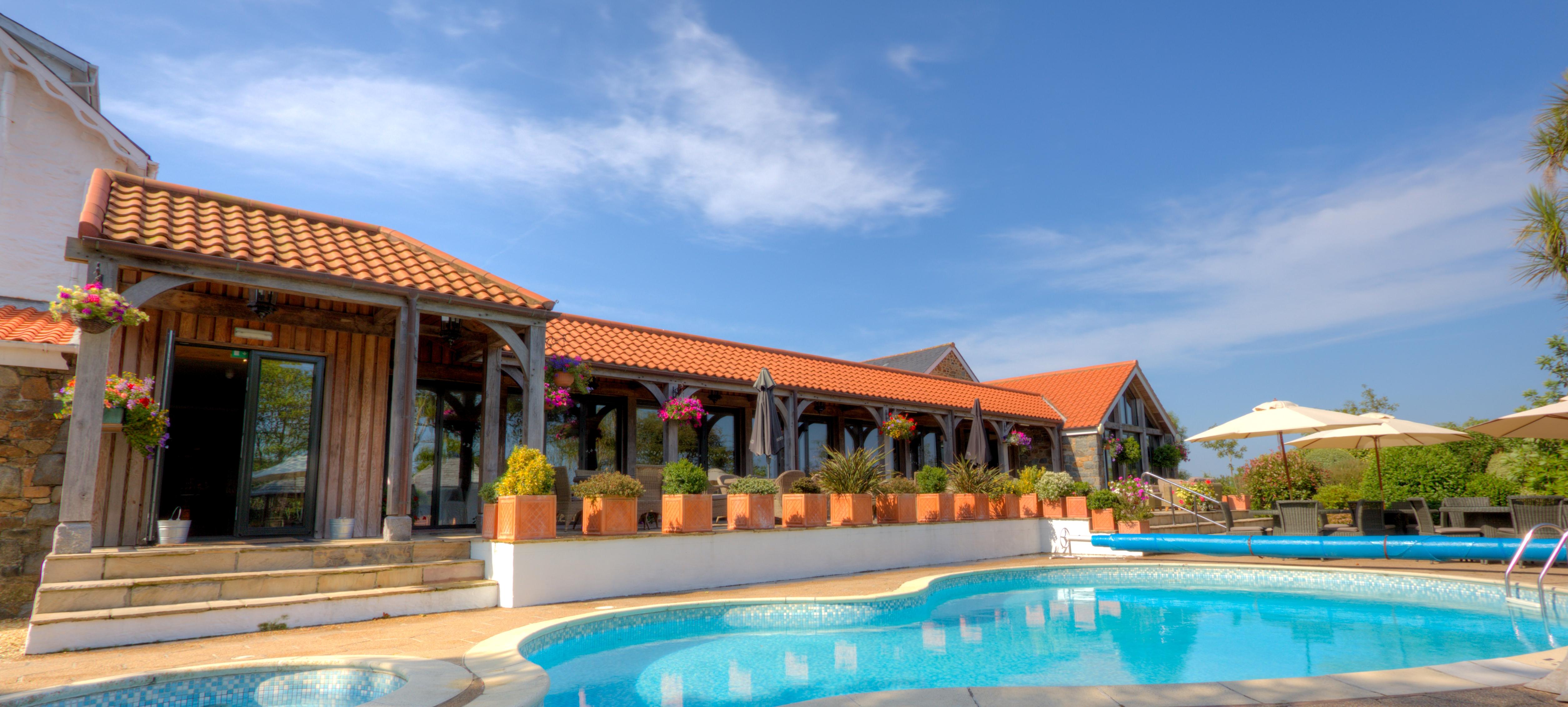 The Farmhouse Hotel And Restaurant Saint Saviour Ngoại thất bức ảnh